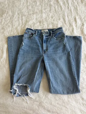 Abercrombie 90’s Straight Ultra High Rise thumbnail 2