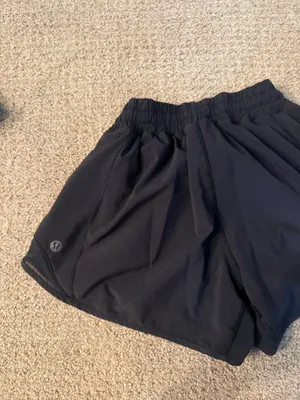 Lululemon Shorts shorty Hot 4” thumbnail 3
