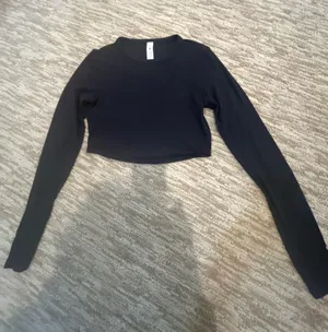 Lululemon Black Cropped Long Sleeve  thumbnail 1