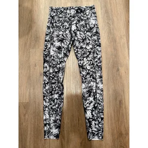 Lululemon Fast and Free High-Rise Tight 28 Floral Black White Womens Size 8 thumbnail 2