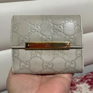 Gucci Embossed  Leather Compact Wallet thumbnail 15