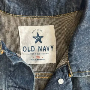 Old Navy distressed XS denim classic cropped jacket thumbnail 2