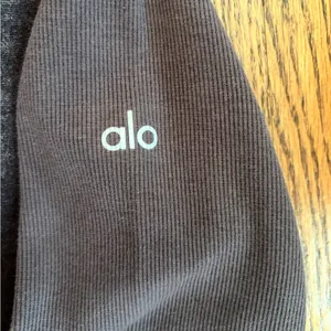 ALO Yoga Luxe Long Sleeve Block Party Hoodie – Soft Velour XS Raisin Purple thumbnail 8