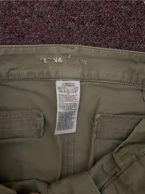 Old Navy Olive Green Cropped Pixie Pants thumbnail 2