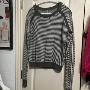 Lululemon Devi Crew Knit Sweater Heathered Gray Cozy Loungewear Winter Cabincore thumbnail 3