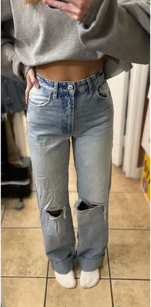 Zara Ripped Long Denim Jeans thumbnail 2