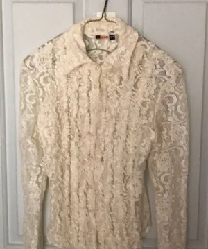 Gorgeous off white lace blouse. Medium. BNWT. thumbnail 1