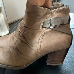 Baretraps Size 8. 2 1/4” heel booties thumbnail 2