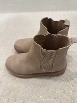 Soda Taupe Chelsea Ankle Boots Lug Sole Pull On Booties Size 8.5 thumbnail 3