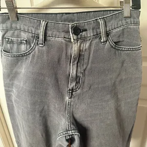 BDG light grey mom high rise jeans thumbnail 5