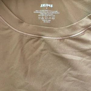 Skims Fits Everybody TShirt bodysuit thumbnail 3