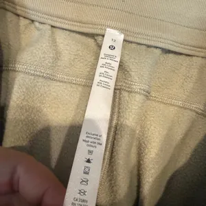 Lululemon High Rise Scuba Jogger Pants Trench Beige Fleece Comfy Lounge Size 12‎ thumbnail 3