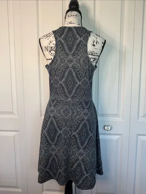 H&M Black and White Geometric A-Line Midi Dress thumbnail 3