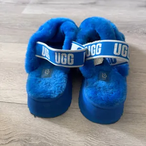 UGG Disco Cross Slide Royal Blue Sheepskin Platform Slingback Slide Sandals 9 thumbnail 3