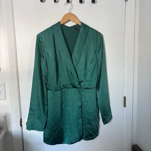 Lulus Elevated Persona Emerald Green Satin Collared Skort Romper Size Medium thumbnail 3