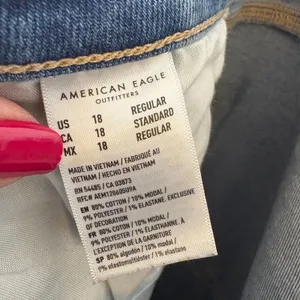 American Eagle Mom Straight Jean Size 18 Medium Blue thumbnail 6