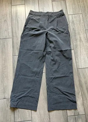 Old Navy Women's gray Pinstripe Wide-Leg Pants thumbnail 1