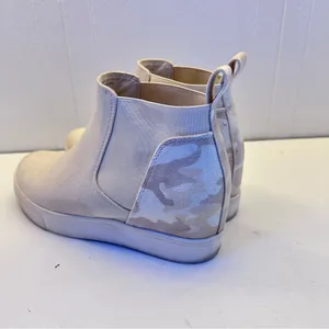 Dolce Vita Canvas Hidden Wedge Sneakers Size 8 Tan Camo Heel High Top Booties thumbnail 2