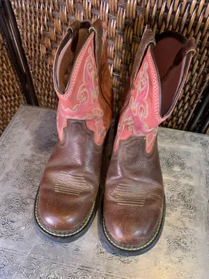 Ariat Women’s Boots Embroidered Size 8B thumbnail 3