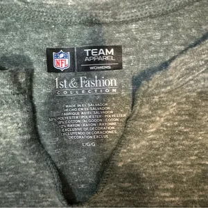 NFL Green Bay Packers Women’s Large V-Neck Fitted T-Shirt thumbnail 3