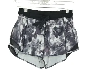 Lululemon Size 2 Hotty Hot Shorts 2.5 Gray Floral Watercolor Running Shorts thumbnail 1