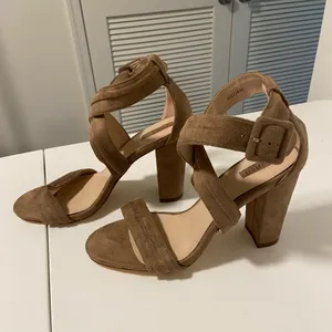 Forever 21‎ tan suede criss-cross strap heels — size 9 thumbnail 3