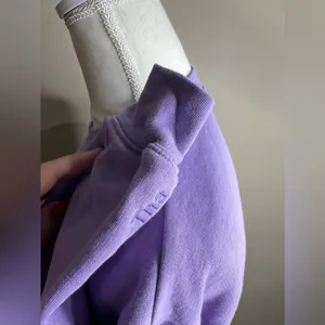 Aritzia TNA airy perfect fleece crop sweatshirt XS thumbnail 4