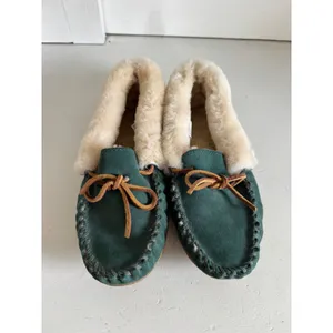 L.L.Bean Women's‎ Green Wicked Good Moccasins size 7 thumbnail 3