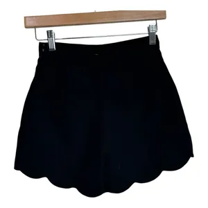 Aritzia Wilfred‎ Arbre High Waisted Scallop Shorts Size 2 thumbnail 3