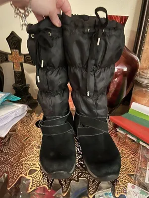 Khombu boots size 9 thumbnail 1