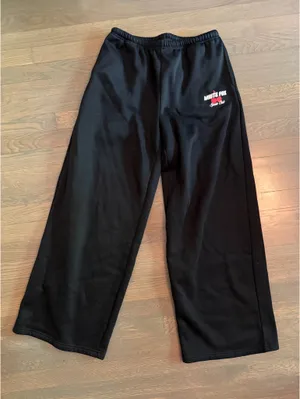 White fox boutique Club 14 Cassie cherry sport logo black Wide Leg Sweatpants ❤️ thumbnail 1