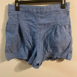Women's J. Crew Blue Chambray Style 100% Cotton Bermuda Shorts‎ Size 8 2" Inseam thumbnail 2