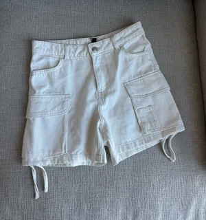 H&M cargo white shorts thumbnail 1