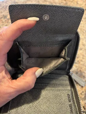 Michael Kors Wallet thumbnail 5