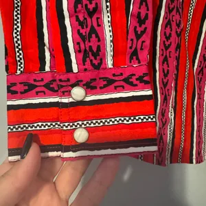Wrangler Retro NWT Women’s pink/red tribal Button Down Shirt in size medium thumbnail 6