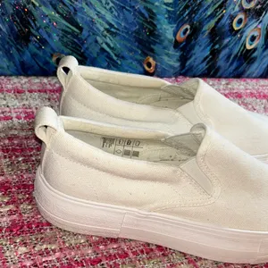 H&M Size 8 White Slip On Shoes thumbnail 3