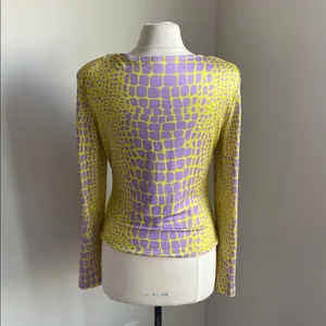 SHEIN Animal Print Top Womens Sz Large Yellow Purple Stretch Sweetheart Neck thumbnail 5