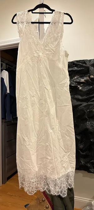 White lace dress with side cinches Size M thumbnail 1