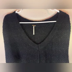 Free People Black Wool Alpaca Blend V-Neck‎ Oversized Sweater Size XS thumbnail 2