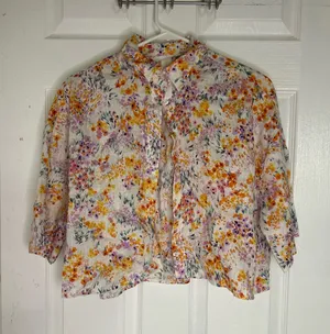 H&M floral button up blouse Top thumbnail 1