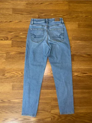 Adorable American Eagle Mom Jeans thumbnail 5