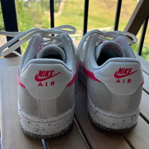 Nike Air Force 1 White and Pink Sneakers 8.5 W thumbnail 3