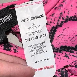 NWT‎ PrettyLittleThing Pink Snakeskin Underwire Plunge Bikini Top Medium thumbnail 4
