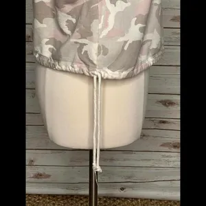 GAP athleisure pink and tan camo drawstring sweatshirt Size XL thumbnail 5