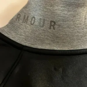 Like New Women’s Under Armour pull over thumbnail 5