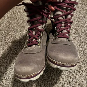 Timberland‎ Taupe Leather Faux Fur Lined Lace Up Hiking Boots Burgundy Accents thumbnail 7