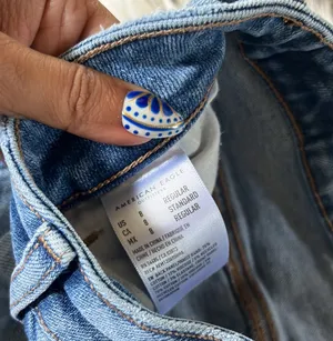 American Eagle Strigid Distressed Jeans size 8 thumbnail 3