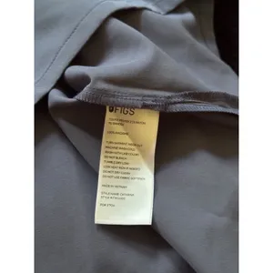 FIGS Women's Technical‎ Collection Scrub Top Gray Short Sleeve Pocket Sz XL thumbnail 4