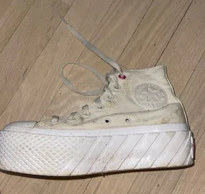 High-Top Converse Sneakers Chuck Taylor thumbnail 1