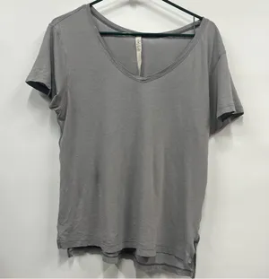 Lululemon size 6 Gray V-Neck Women's Top FLAWED thumbnail 1